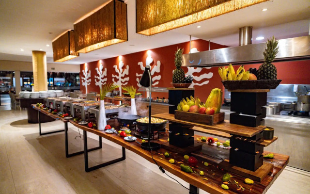 Dom Pedro Laguna Beach Resort & Golf