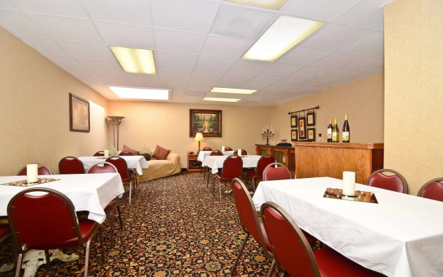 Best Western Plus Midwest Inn