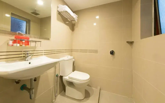 Oyo 125 K Hotel