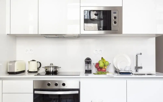 JOIVY Luxurious 2BR Apt w/street view, 2mins to Santa Justa Lift