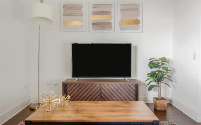 Chicago | Breathtaking Studio South Loop Apartment