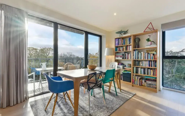 Lovely Luminous 3 Bed Flat, With Secure Ev Parkng