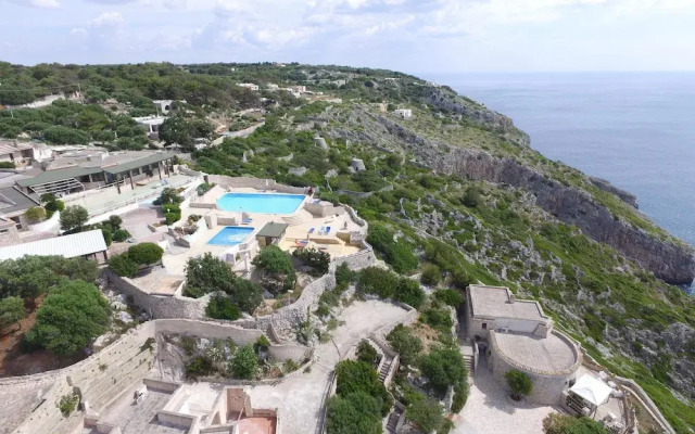 Don Carlos Pool Residence