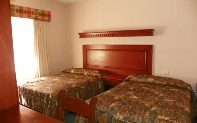 Hotel Maria Luisa Inn & Suites