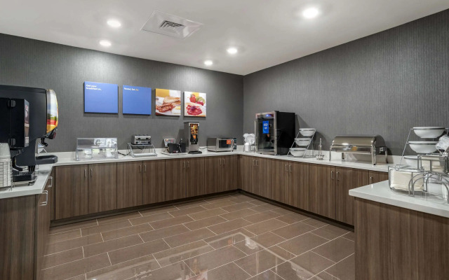 Comfort Inn & Suites Downtown near University