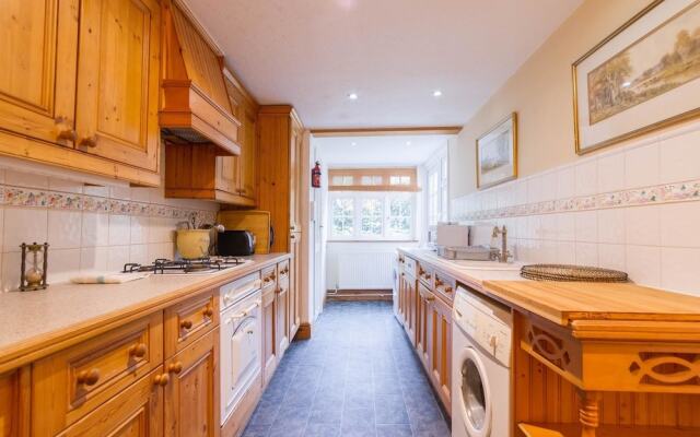 NEW Cosy 2 Bedroom Detached House West Finchley