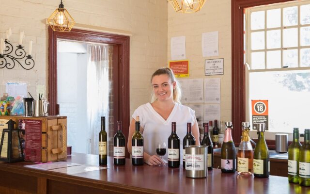 Petersons Armidale Winery & Guesthouse