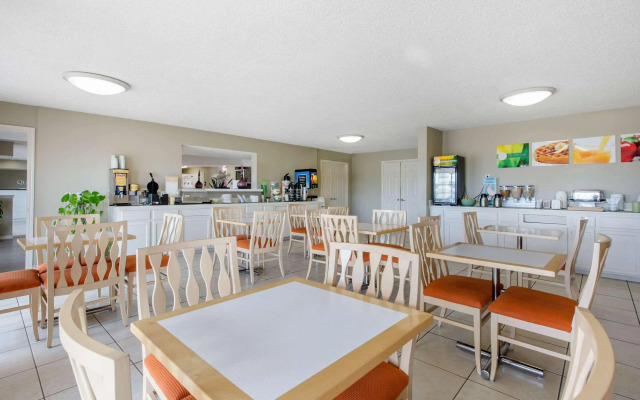 Quality Inn Clute Freeport