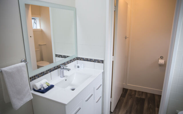 Harbour View Motel and Water Front Apartments