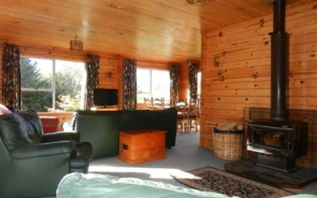 103 Chalet Cres
