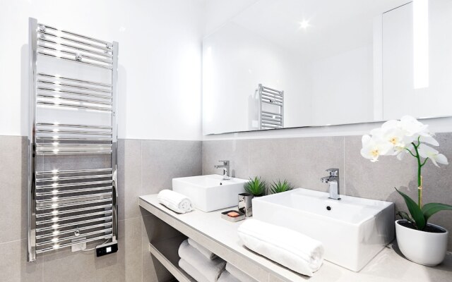 Luxury 3BDR République I by Livinparis