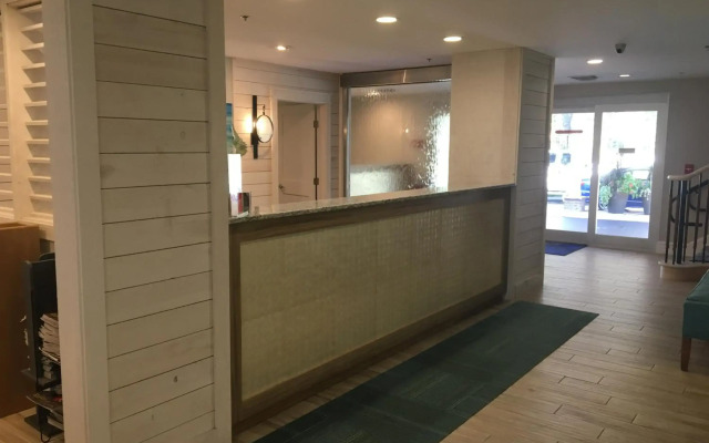 Palmera Inn and Suites