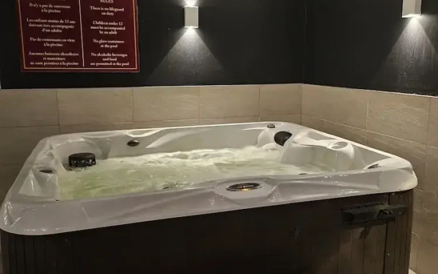 Quality Inn & Suites Le Versailles
