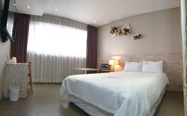 Reve Hotel Jeju
