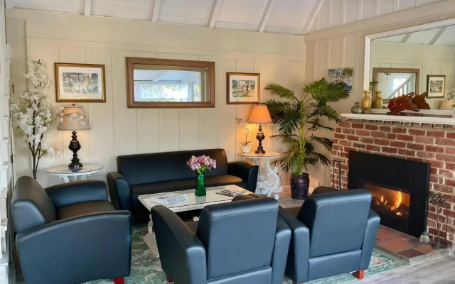Carmel Green Lantern Inn