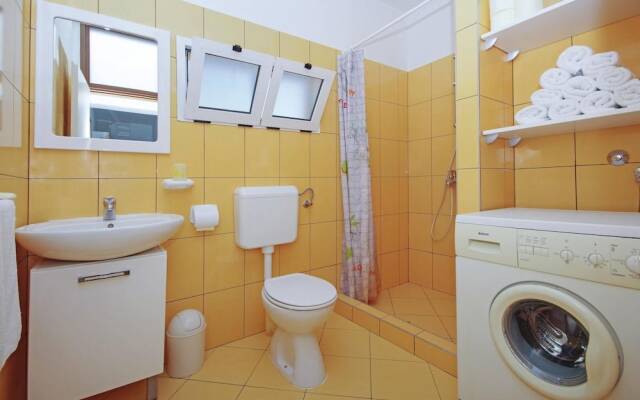 Amazing Home in Sucuraj With 3 Bedrooms and Wifi