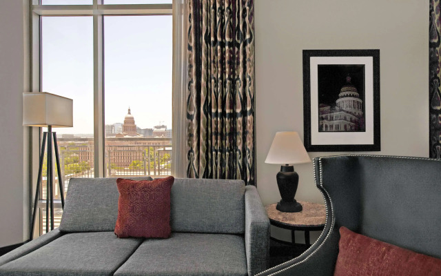 Hampton Inn & Suites Austin @ The University / Capitol