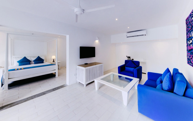 Trinco Blu by Cinnamon