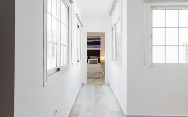 ML3C-Marble Penthouse-Prime location-High Ceilings