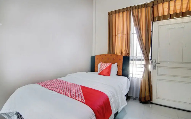 OYO 92806 Penginapan Geby Syariah