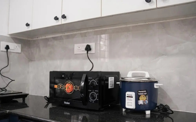 Manish Suites & Service Apartments