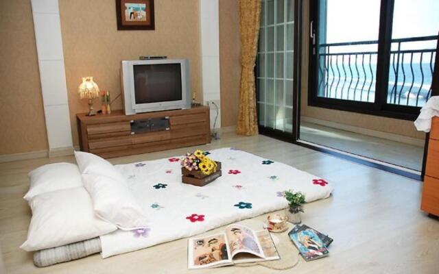 Yangyang Sea Garden Pension