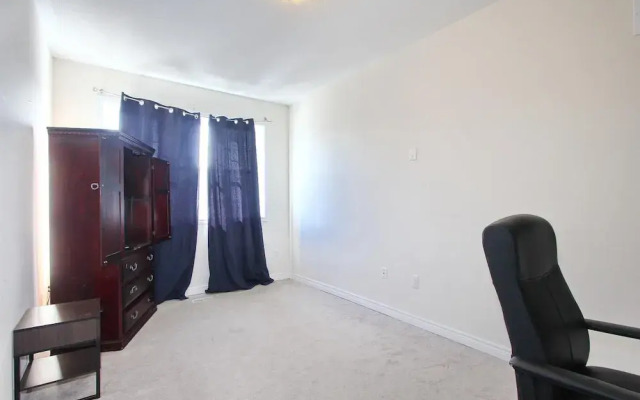 Executive Suite at Brampton House