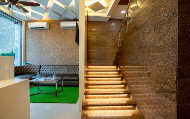 Hotel Empire - Near International Airport