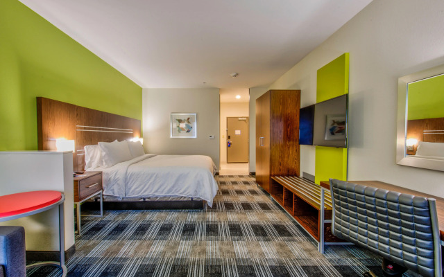 Holiday Inn Express & Suites Dallas NW - Farmers Branch by IHG