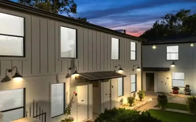 Arbor Villa 1 I Sleeps 30 Near Downtown Parking