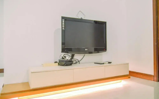 Chic and Cozy 2BR Apartment at Springwood Residence