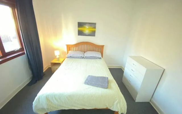 3br-sleeps6-parking-patio-nearcoast