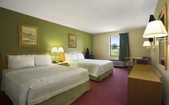Days Inn by Wyndham Park City Kansas