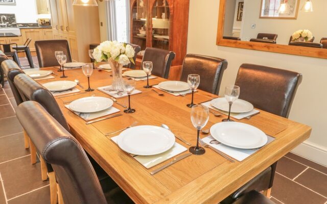 Bryn Derwen Coach House