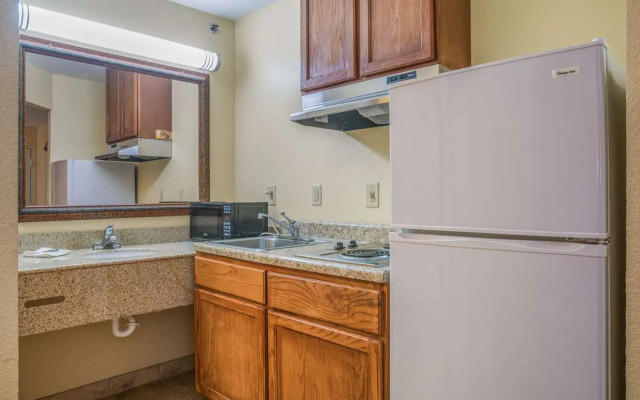 Rodeway Inn & Suites