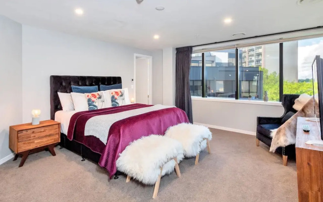 Luxe In The City w Two Car Parks