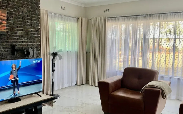 Exquisite 3 bed With Pool and Solar - 2238