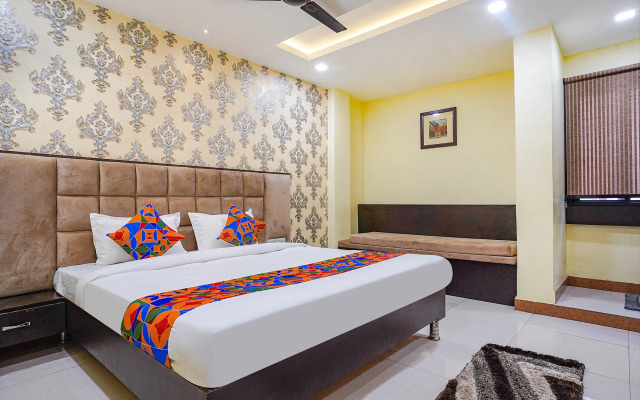 Fabhotel The Shan Palace