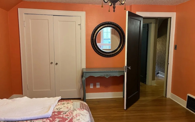Historic Twin Tudors Inn