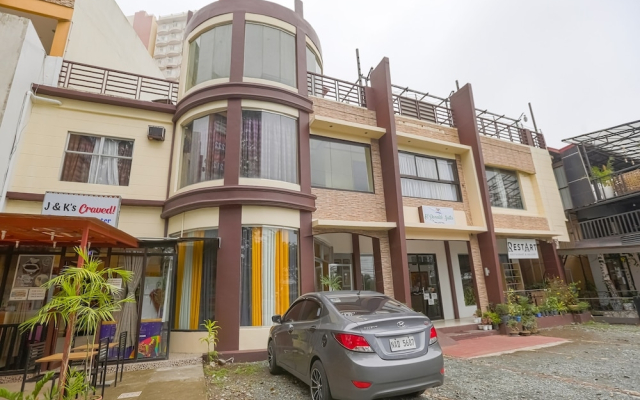 OYO 759 Royal South Garden Suites