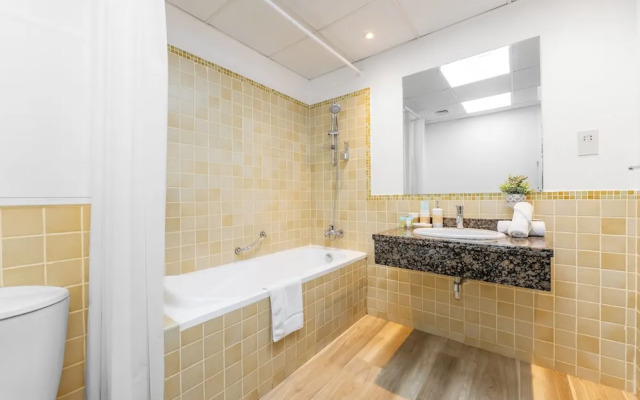 Luxe Marina View Retreat - 2BDRM