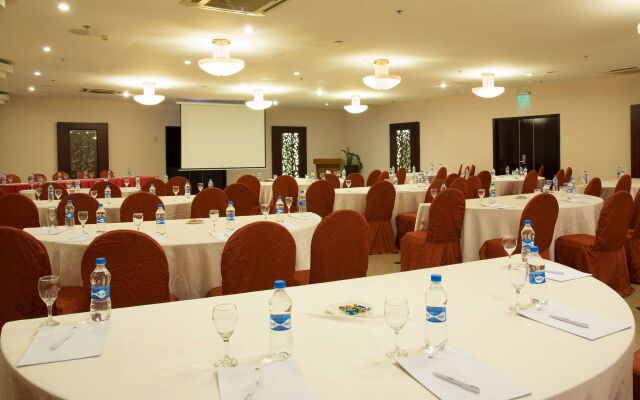 DoubleTree by Hilton Hotel Dar es Salaam - Oyster Bay