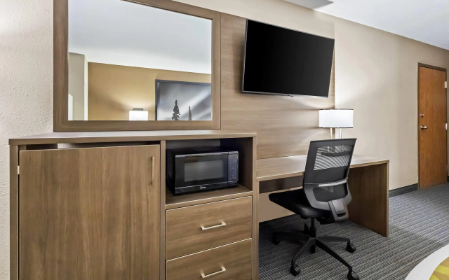 Super 8 by Wyndham Prince Albert