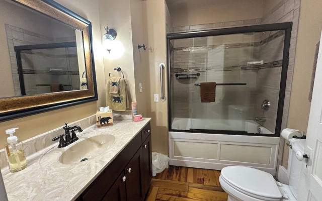 Calhoun House Inn & Suites