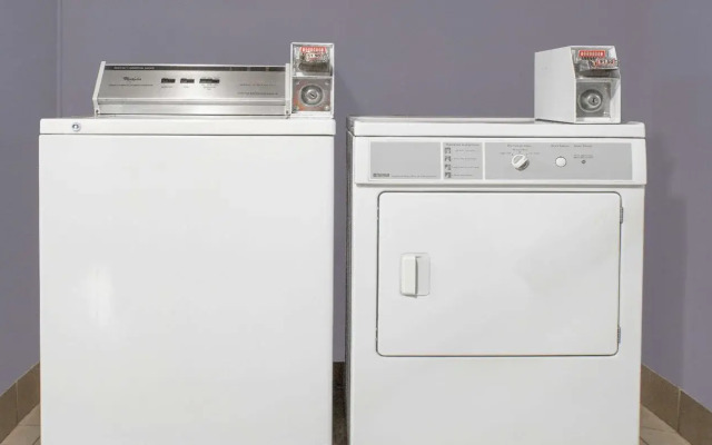 Alice-Days Inn Golfing Area