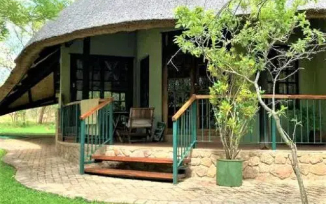 Family Lodge in Natural African Bush - 2115