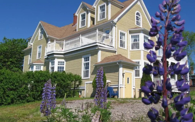 Louisbourg Harbour Inn