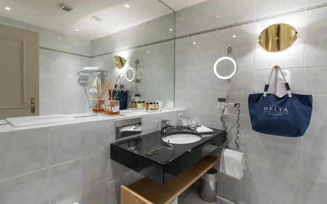 Villa Delta Suites House