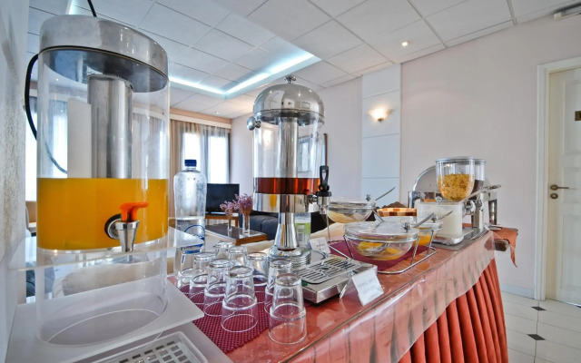 Coronis Hotel