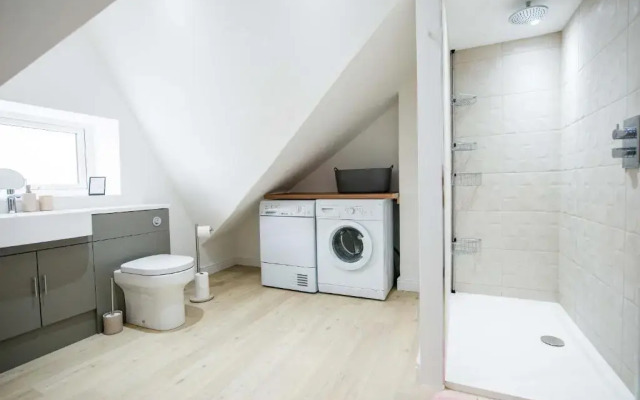 1 bed central Cardiff loft apartment near Stadium